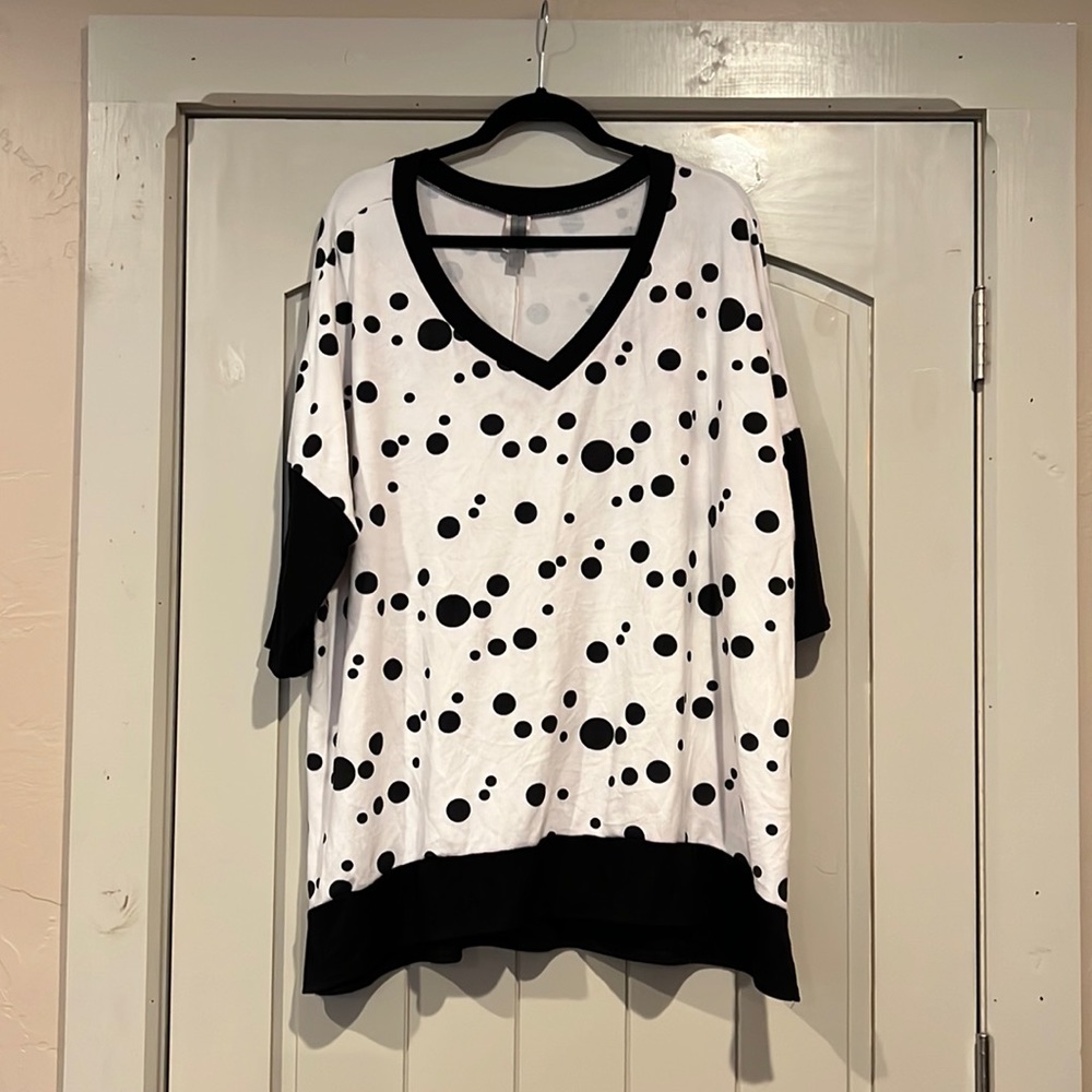 Honeyme polka dot 3/4 sleeve soft sweatshirt, excellent used condition.